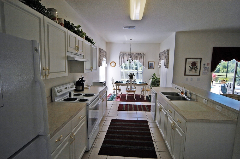 4636 5-bed Disney Area Pool Home, Cumbrian Lakes - Image 3