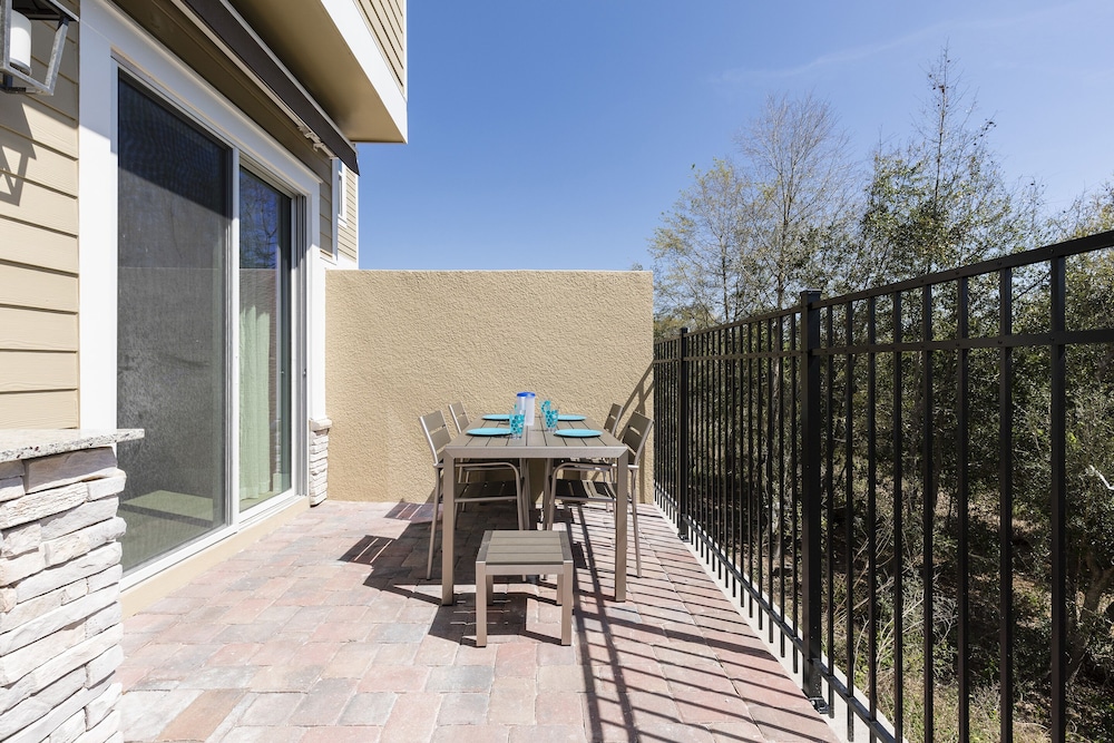 Summerville Vacation Homes by Columbia Management