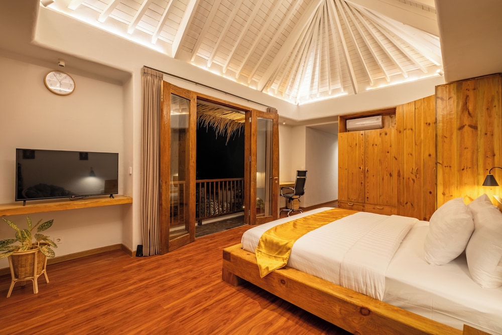 Peaceful Luxe Villa near Beach in Pecatu view 4
