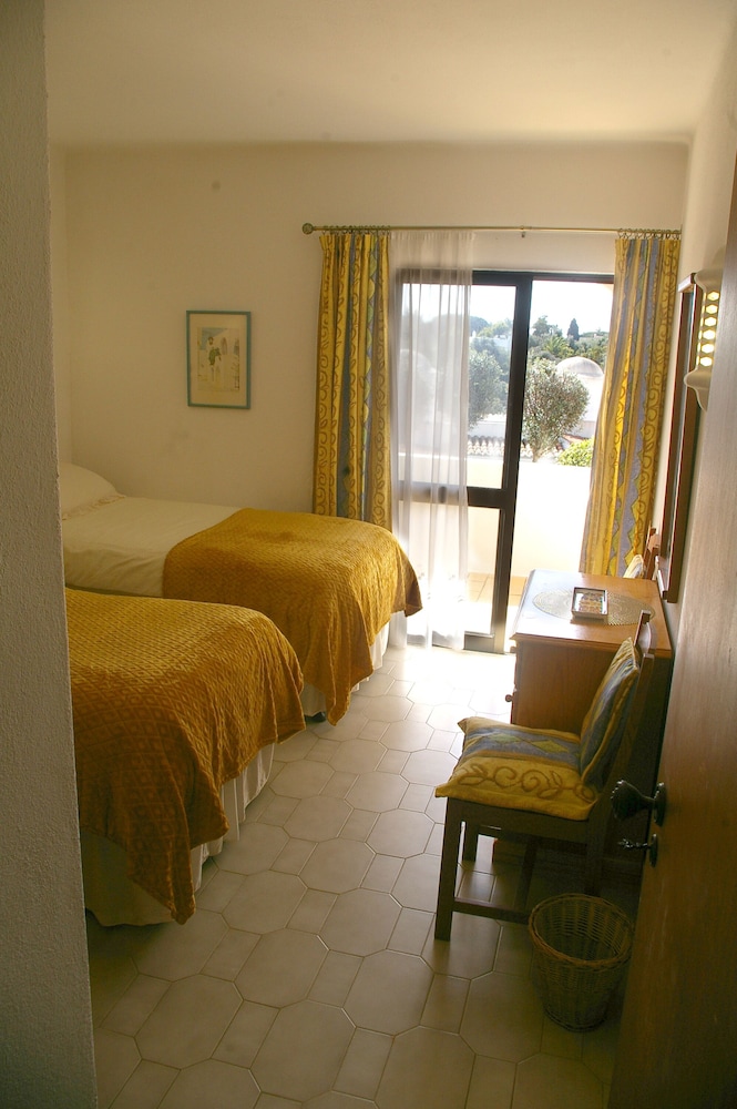 Lovely 2 Bedroom end Townhouse in Carvoeiro view 4