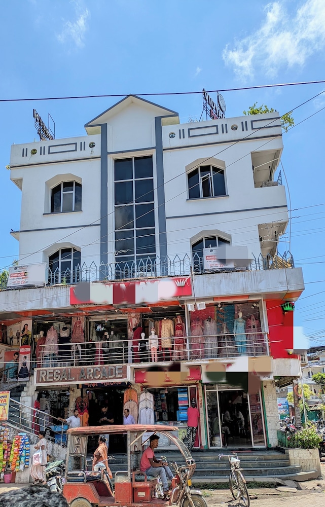 Regal Guest House by ROH