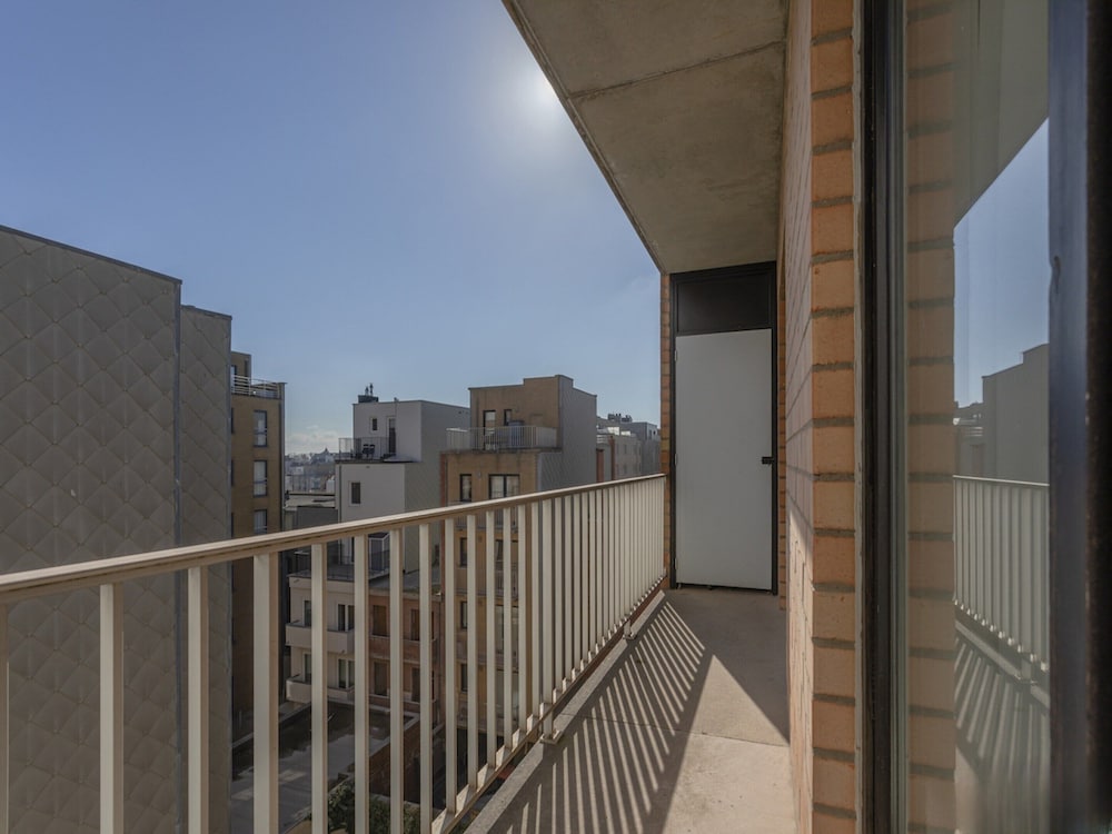 Pleasant Flat on Seafront With Terrace