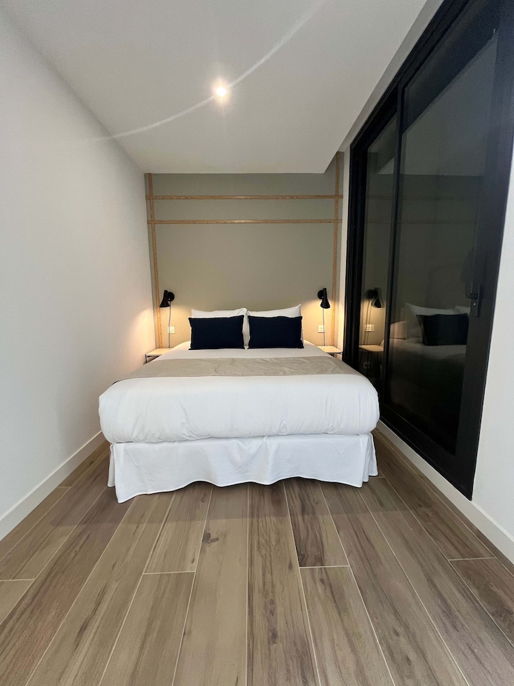 w Impressive 3BR w Sunny Terrace in Chueca