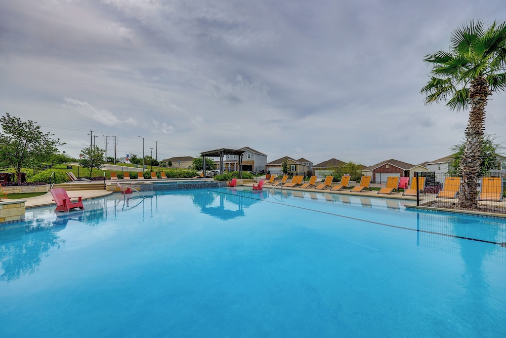 Pool Access: Family Home w/ Yard Near Lackland AFB