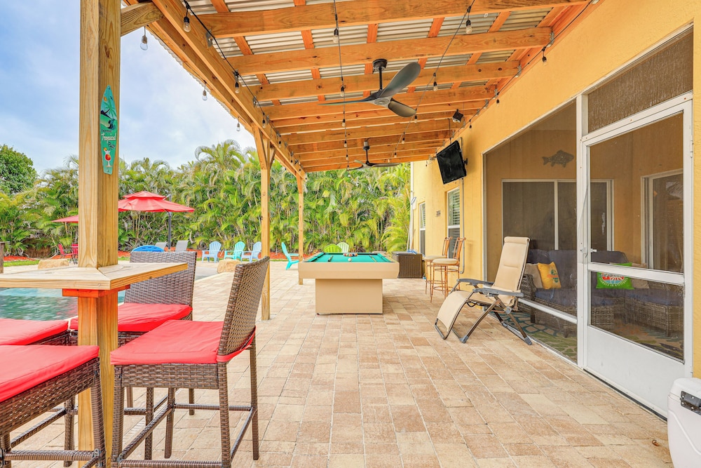 Pool & Spa: Spacious Port St Lucie Villa!