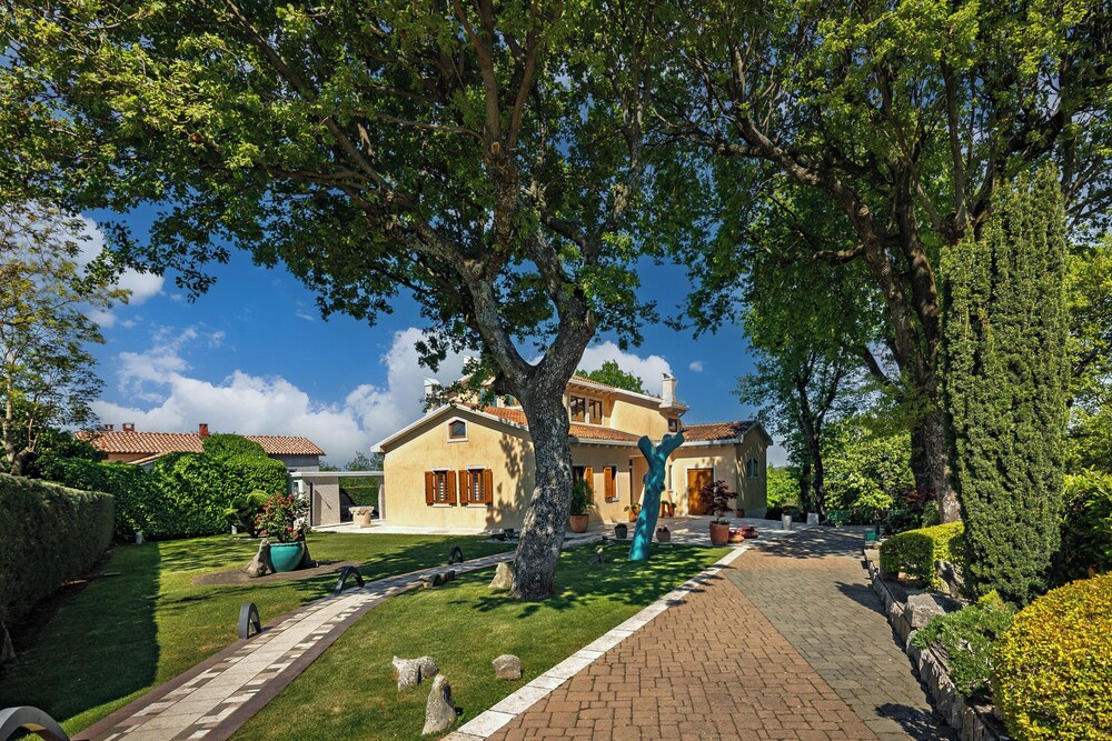 Villa Rosa Magica