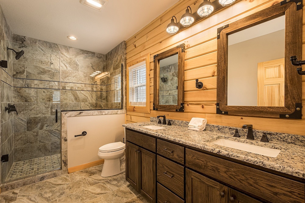 Mountain Crest Lodge - Property Image 3