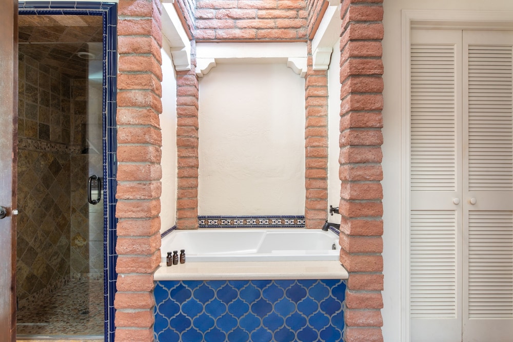 La Casona by Avantstay Gorgeous Spanish Style Oasis w Historic Charm Pool