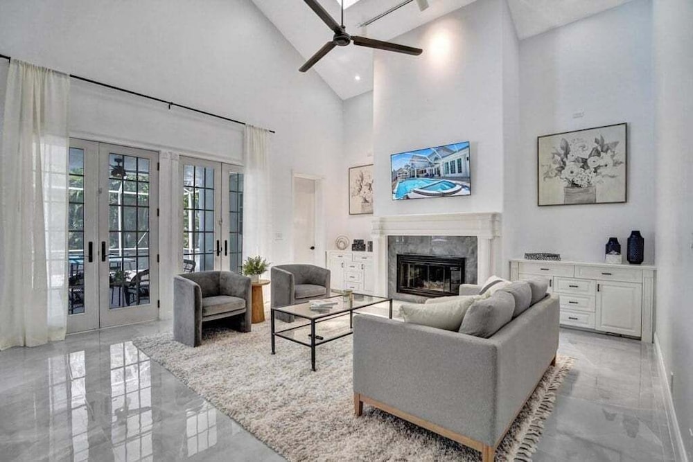 6br Elegant Hollywood Lakes Mansion W/ Pool & Spa 6 Bedroom Home