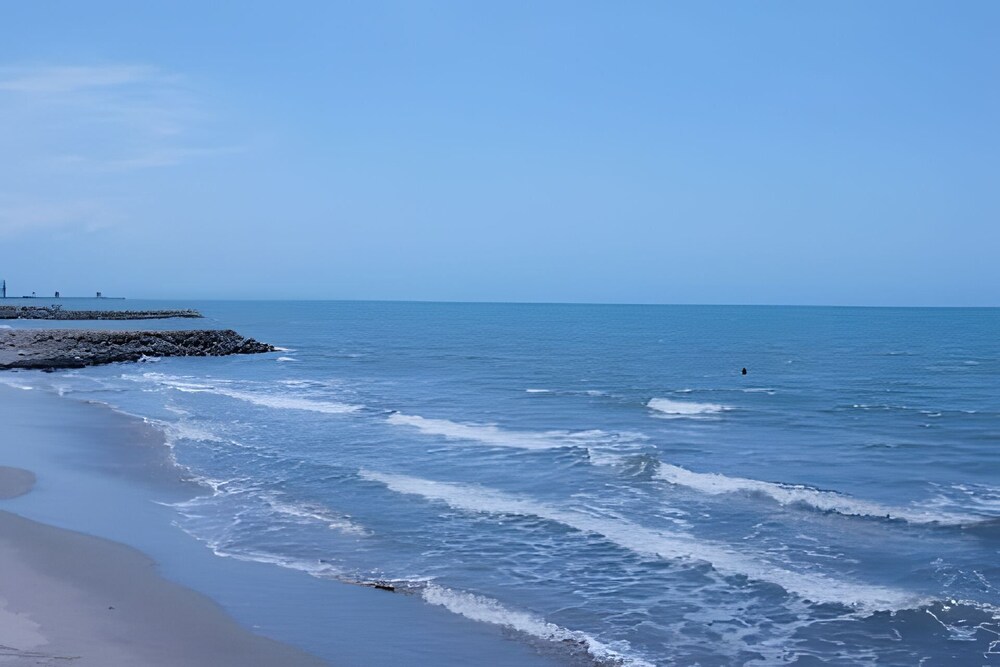 Tu casa de playa frente al mar en Tolú