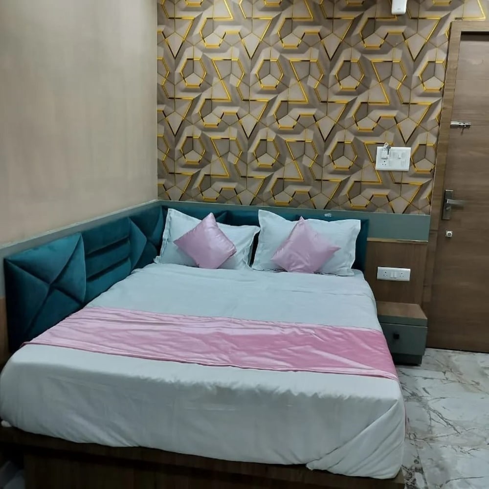 Goroomgo NR Nayan Residency Ahmedabad
