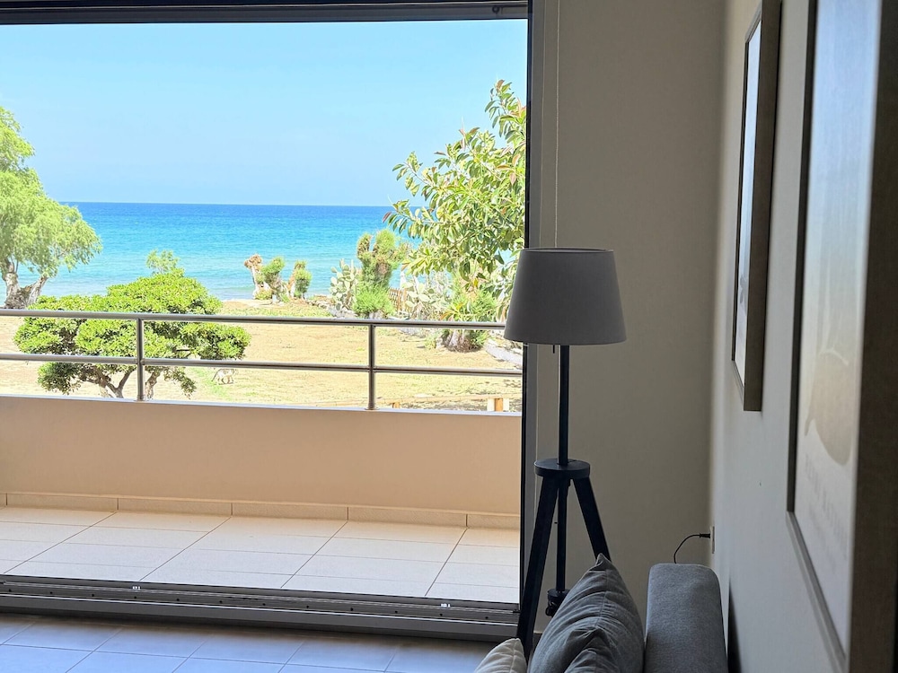 Fifty Shades of Blue 10 sec to sea 5PL 2BD 2BA