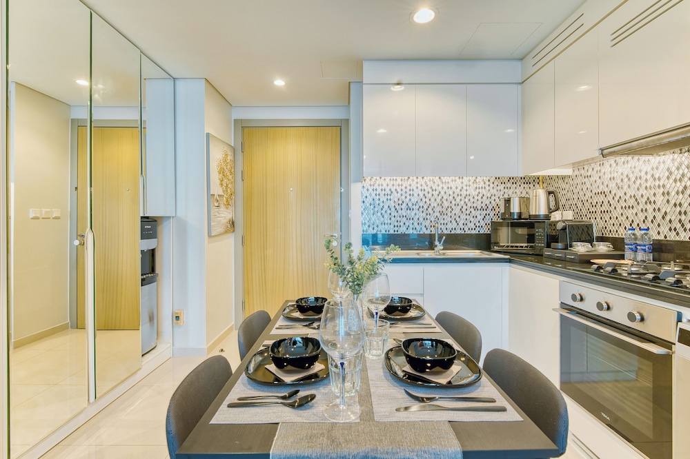 PVH - Contemporary 2BR - Aykon Tower C