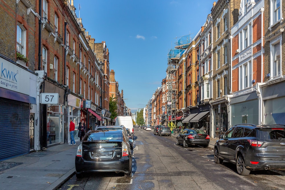 Deluxe 4 BR Oxford Circus Apartment with Terrace