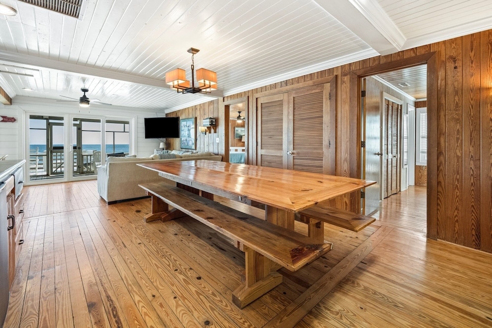 Laughin Place V 5 Bedroom Home by Peace Vacations