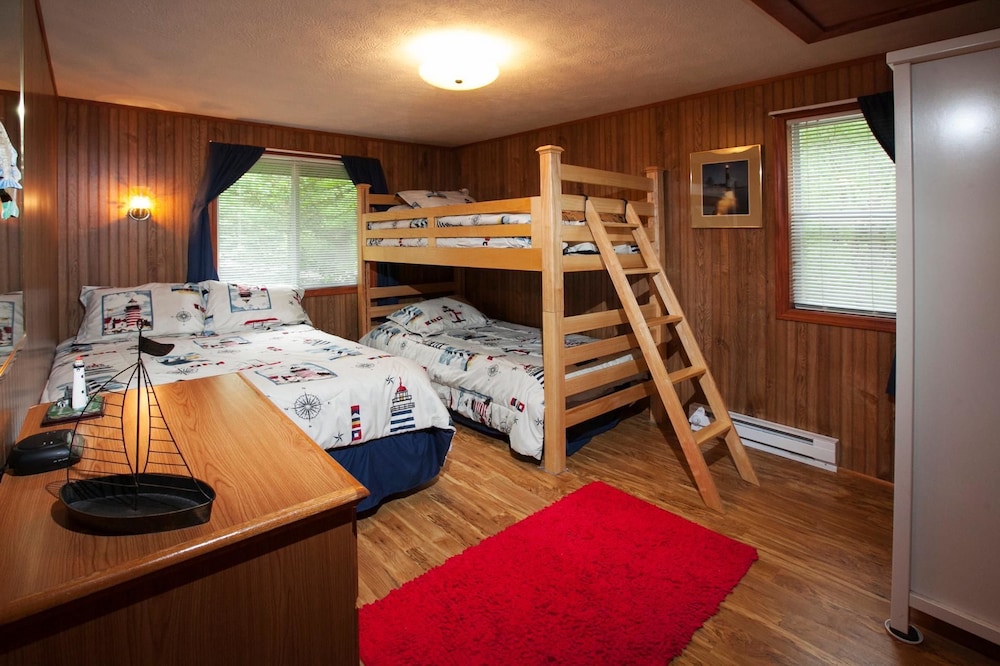 Goshorn Lake Cottages