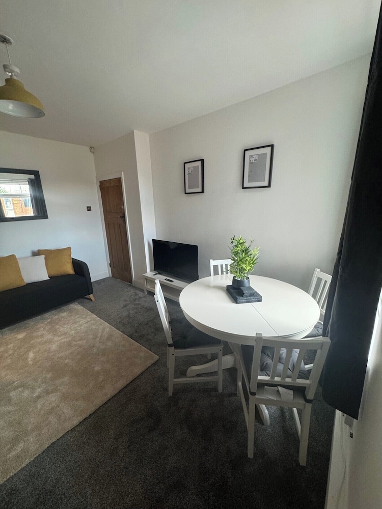 Simonside Apartment - Sleeps 6 -parking