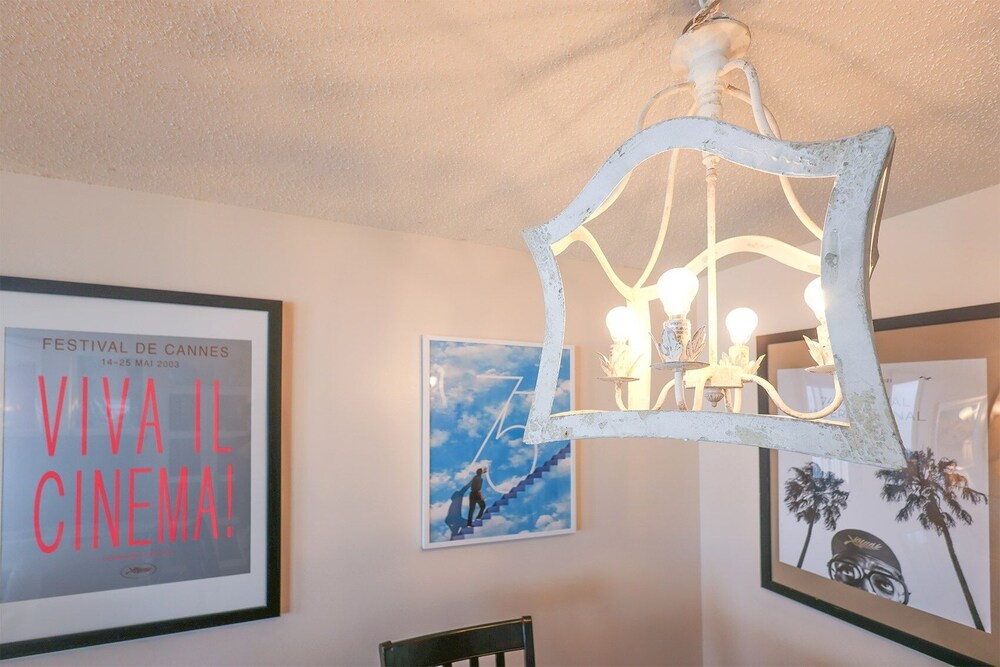 Phoenix East 707 2 Bedroom Condo by Redawning