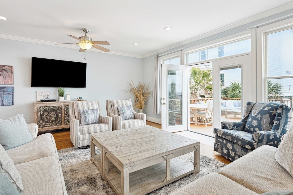 Oceanfront w/ Pool, Panoramic Deck Views, 5bdr Folly Ocean Breeze by Avantstay