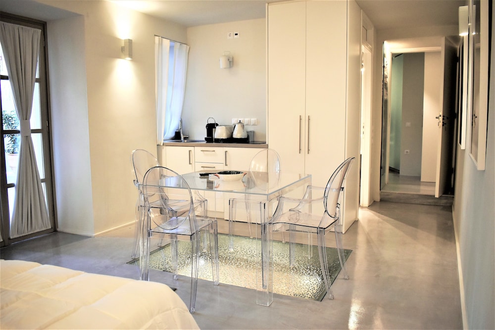 Acropolis Suites
