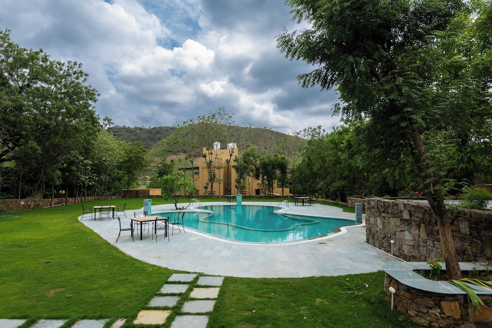 DEV BAGH LUXURIOUS PRIVATE SUITES