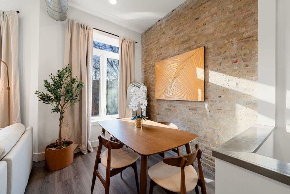 Luxury 2BR Condo in Wicker Park