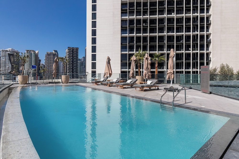 SIMPLY COMFORT Skyline Apts at Nobles Tower with Luxury Burj View