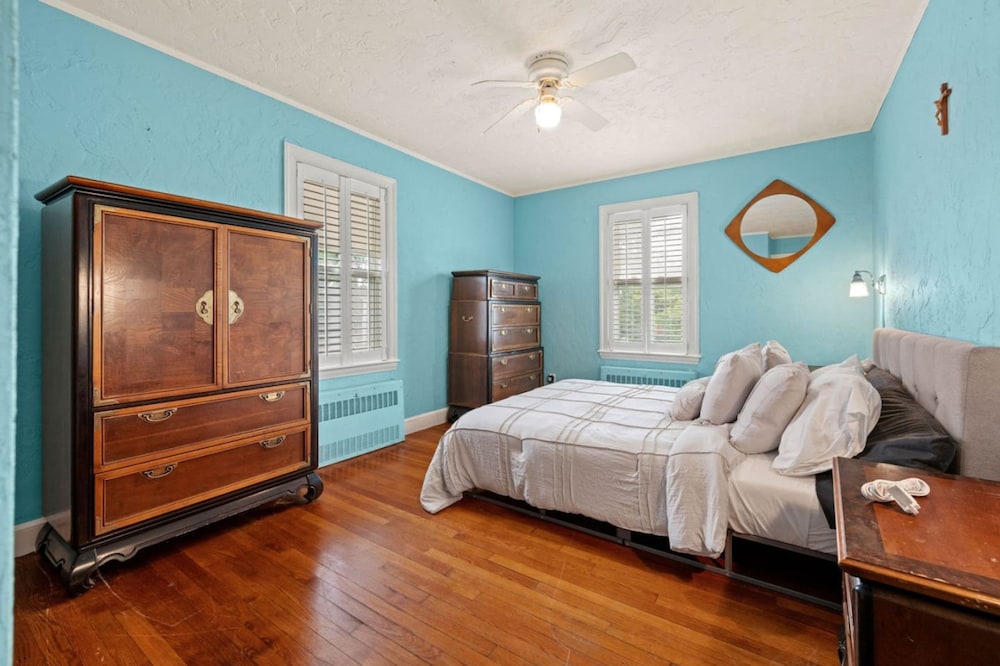 Coastal Charm Lobster Ch Teau