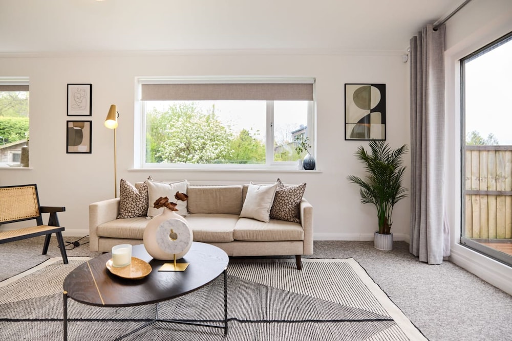 The Oxford Garden House - Spacious 5-bed Oxford Home With Garden Balcony