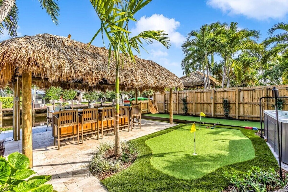 New Waterfront Oasis, Minutes to Beach, Eats, Shops