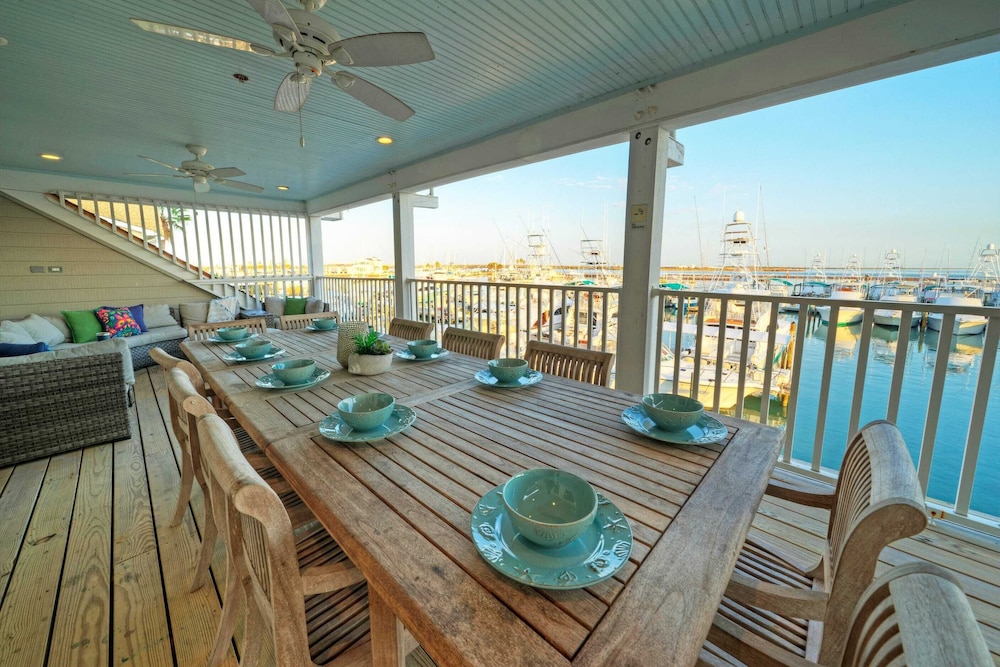 Blue Marlin & Dolphin Buyout Marina-front Escape for 10 Guests Walkable Access to Port A