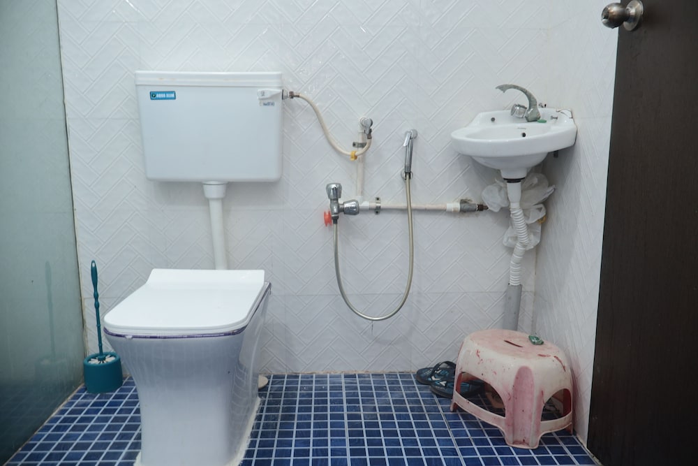 Sam's Outhouse Stay