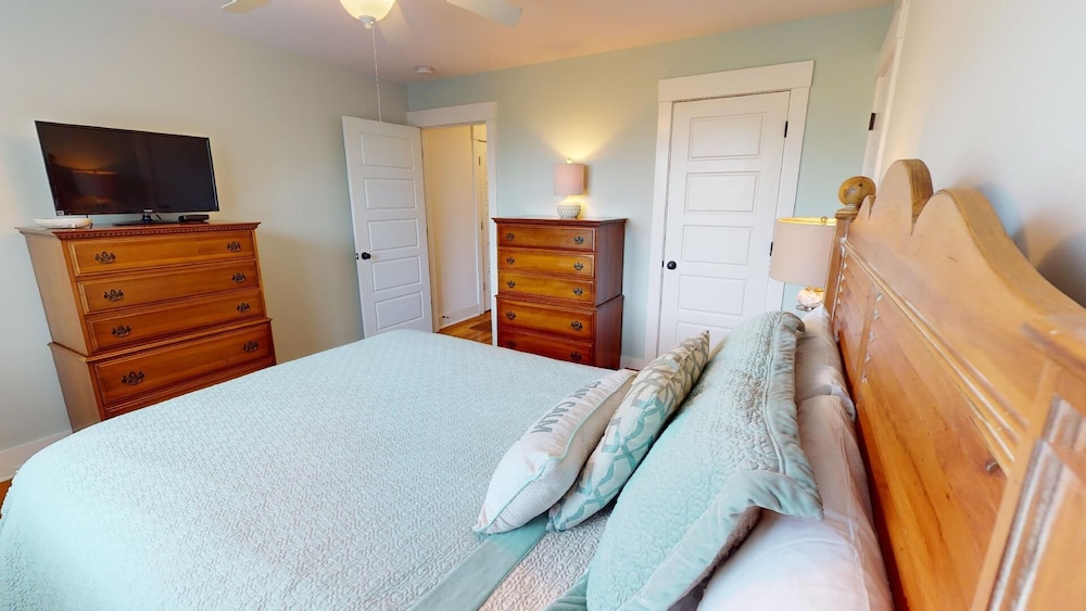 1313 6th Avenue - Rest A Shore