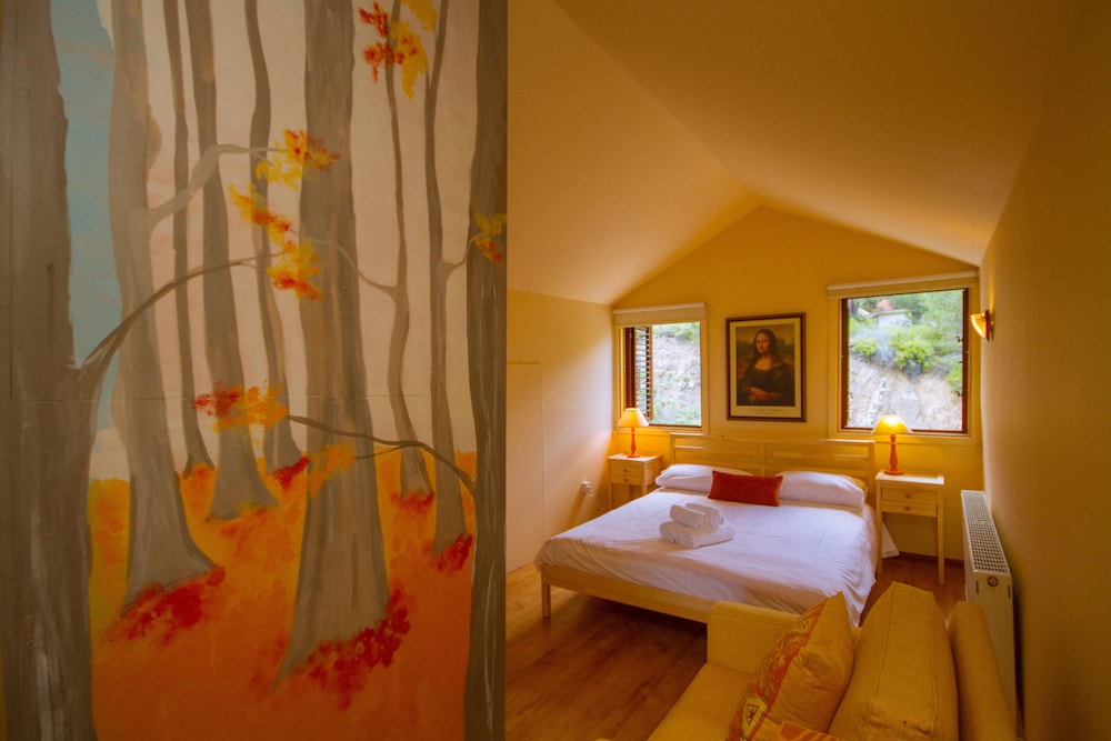 Persephone Cottage - Enhance Your Senses view 5