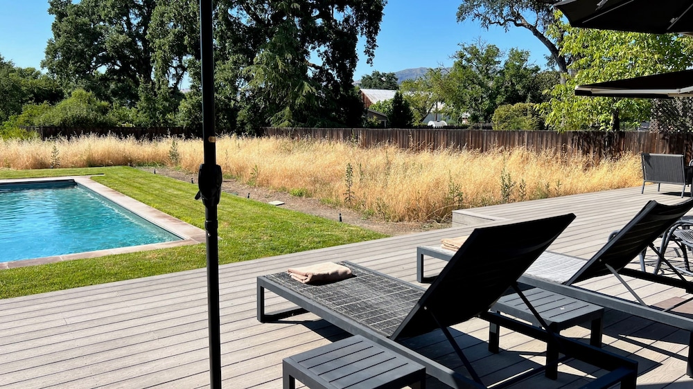 Modern Sonoma Home w Private Pool - Valley Vineyards