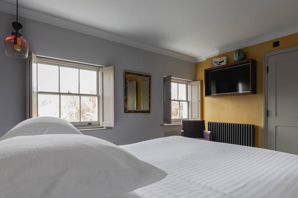 New Kent Road by Onefinestay