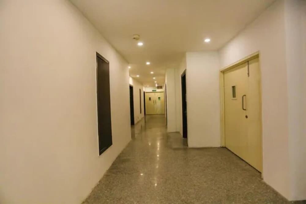 Fabhotel Royal Residency Sector 11