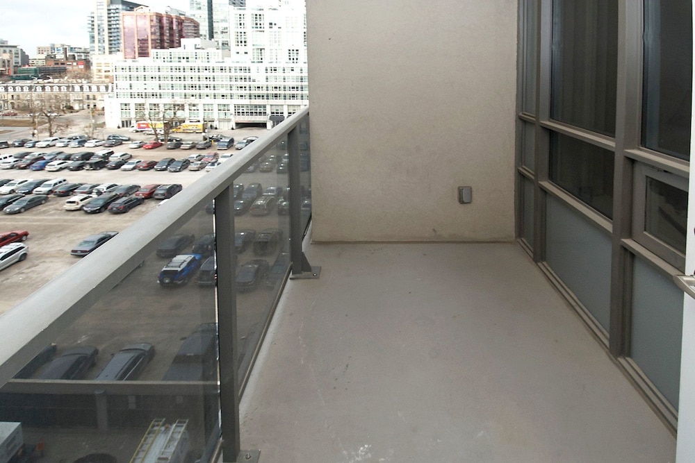 WhiteHall Suites- Yorkville