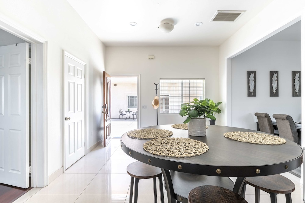 Elegant Retreat Modern Comforts Prime Location