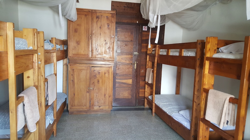 Q-Bar & Guest House