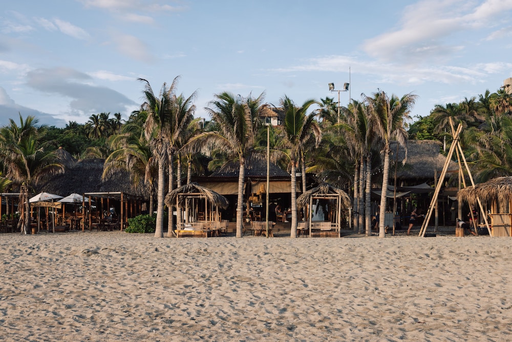 Nílu Puerto Escondido by Selina