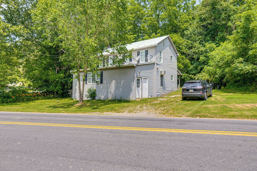 Honey Bee Farm On-site: Susquehanna Valley Apt!
