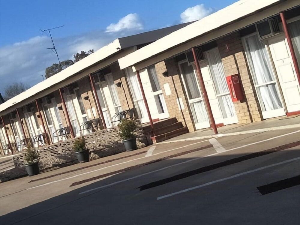 Smerdon Lodge Motel