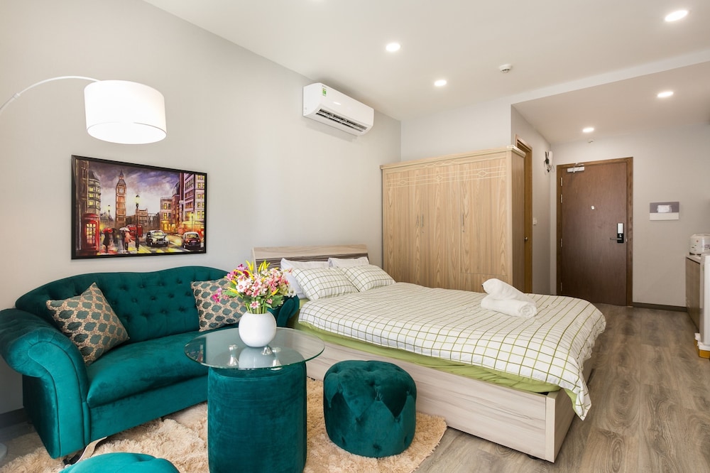 Jennifer House - Millenium Apartment