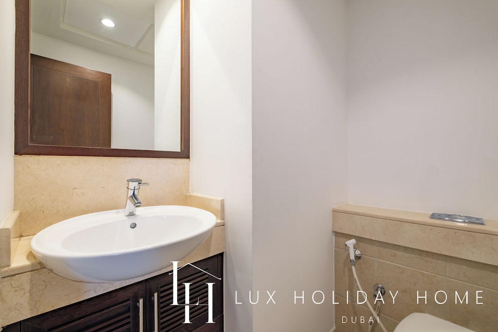 LUX The Burj Khalifa Fountain View Suite 3