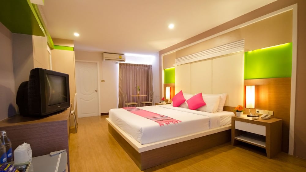 Charoenchit House