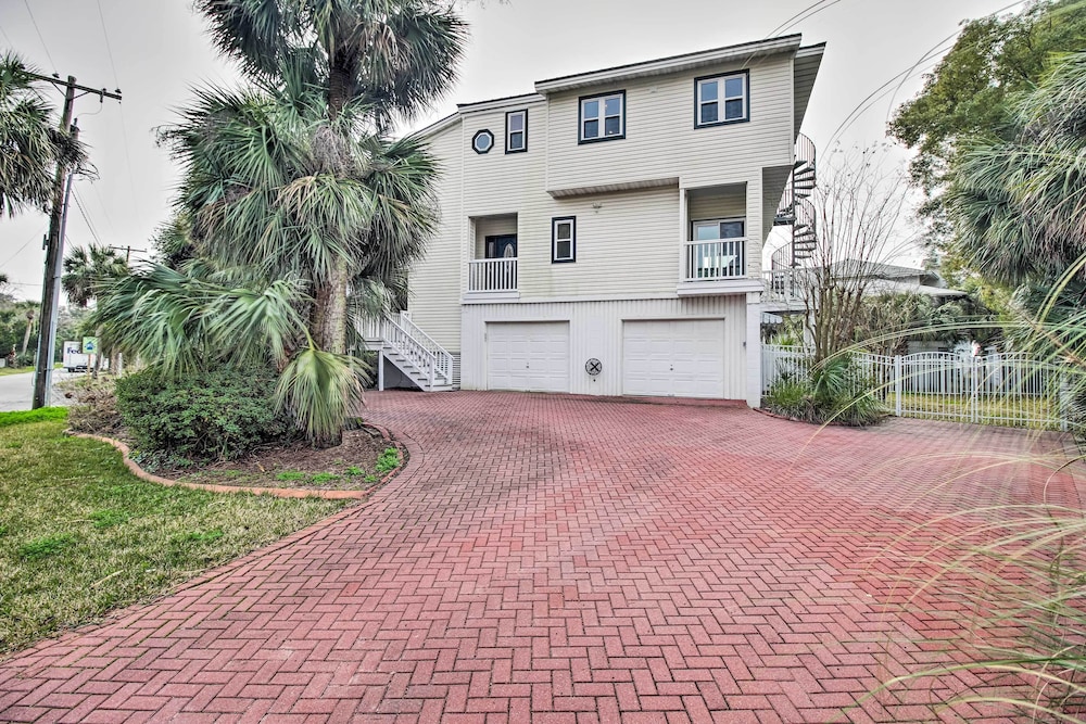 Tybee Island Home w/ Rooftop & Ocean Views! view 3
