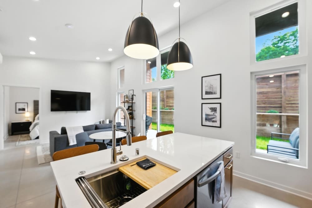 500 House - Unit D 2 Bedroom Townhouse