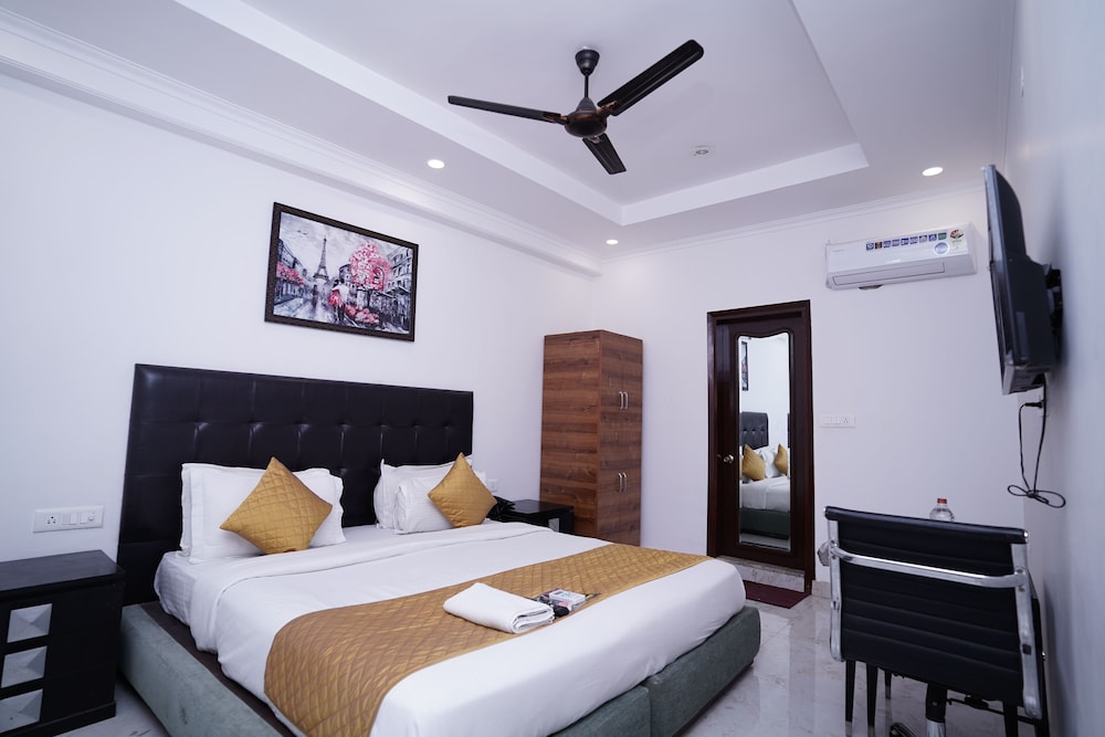 Hotel Moon Taj Near Yashobhoomi