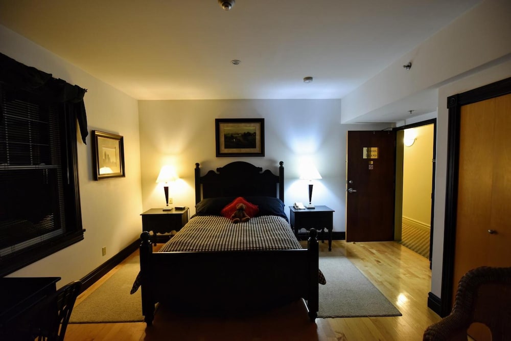 The Burleigh Falls Inn & Suites